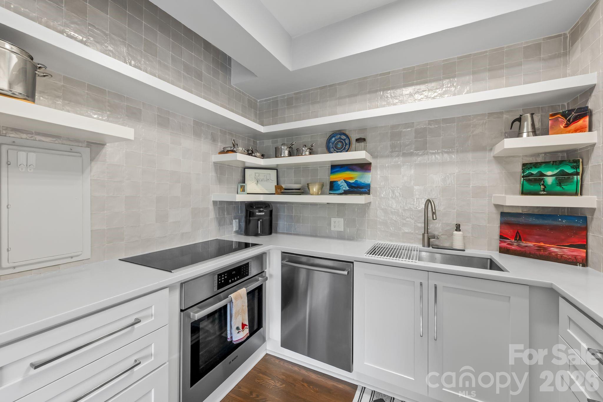 301 W 10th Street Unit: 407