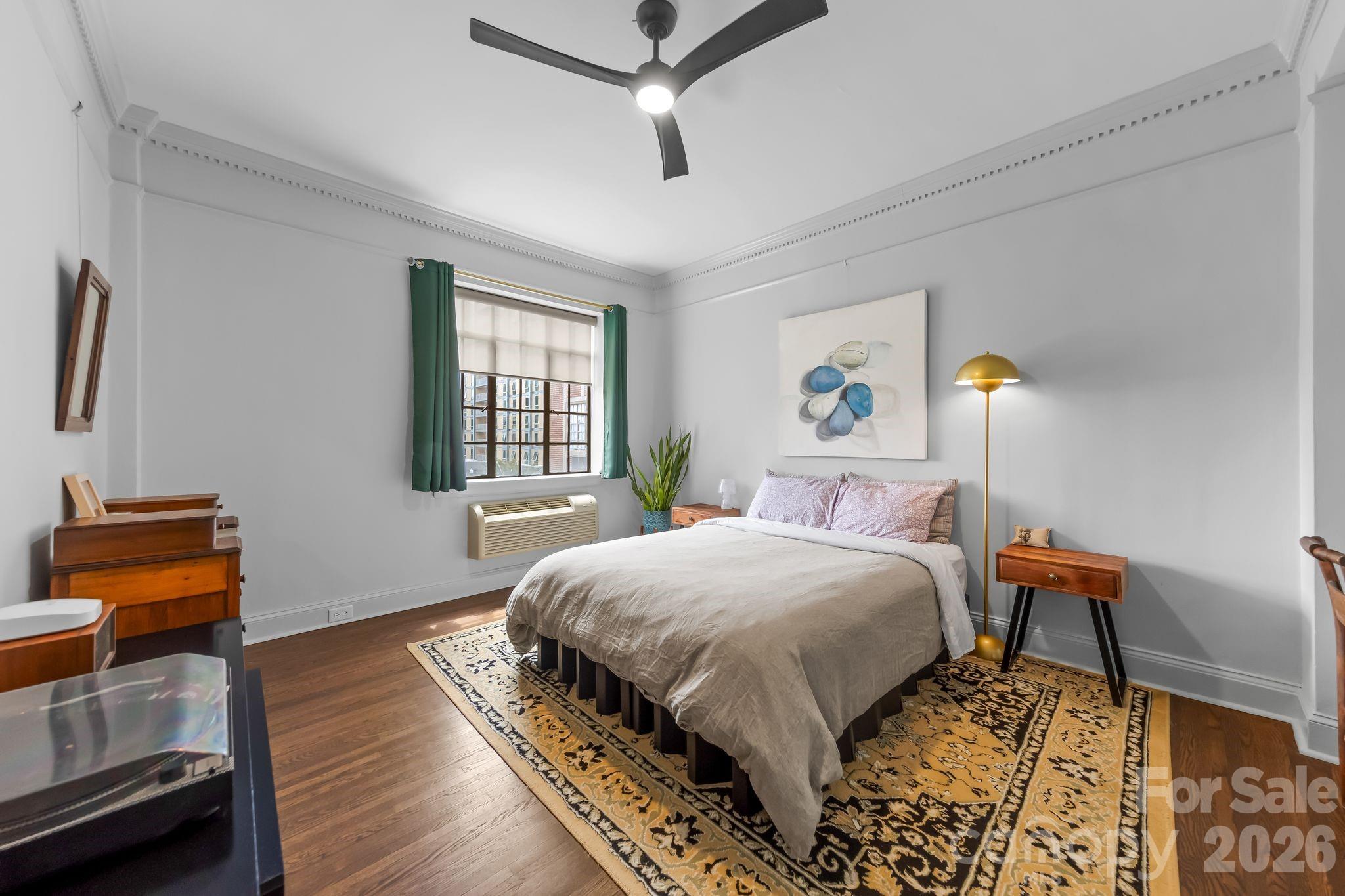 301 W 10th Street Unit: 407