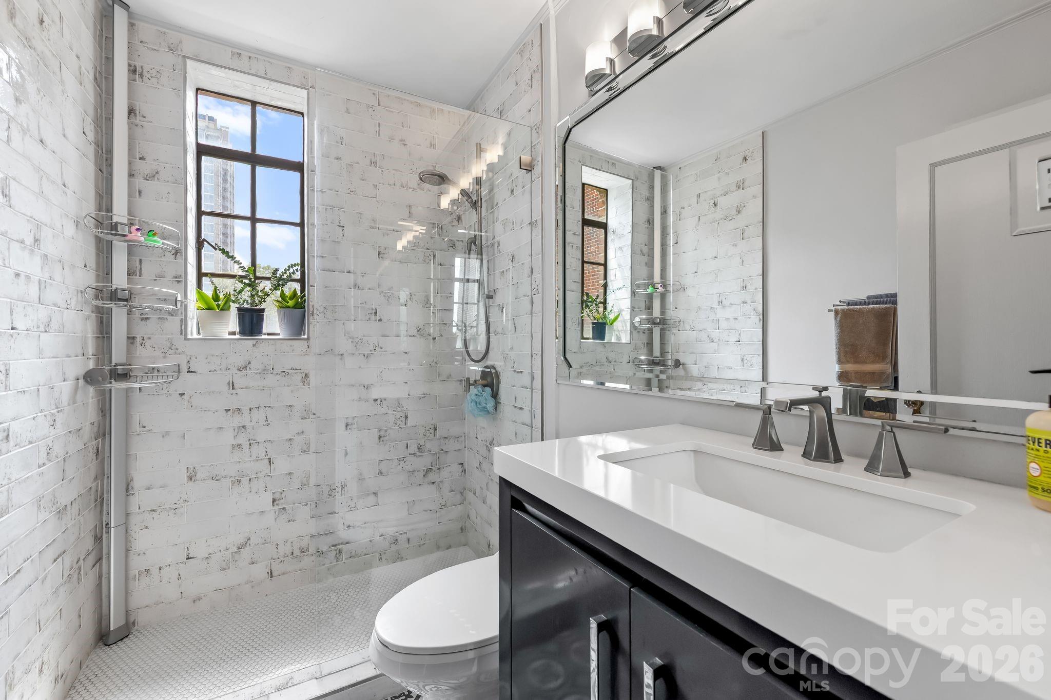 301 W 10th Street Unit: 407