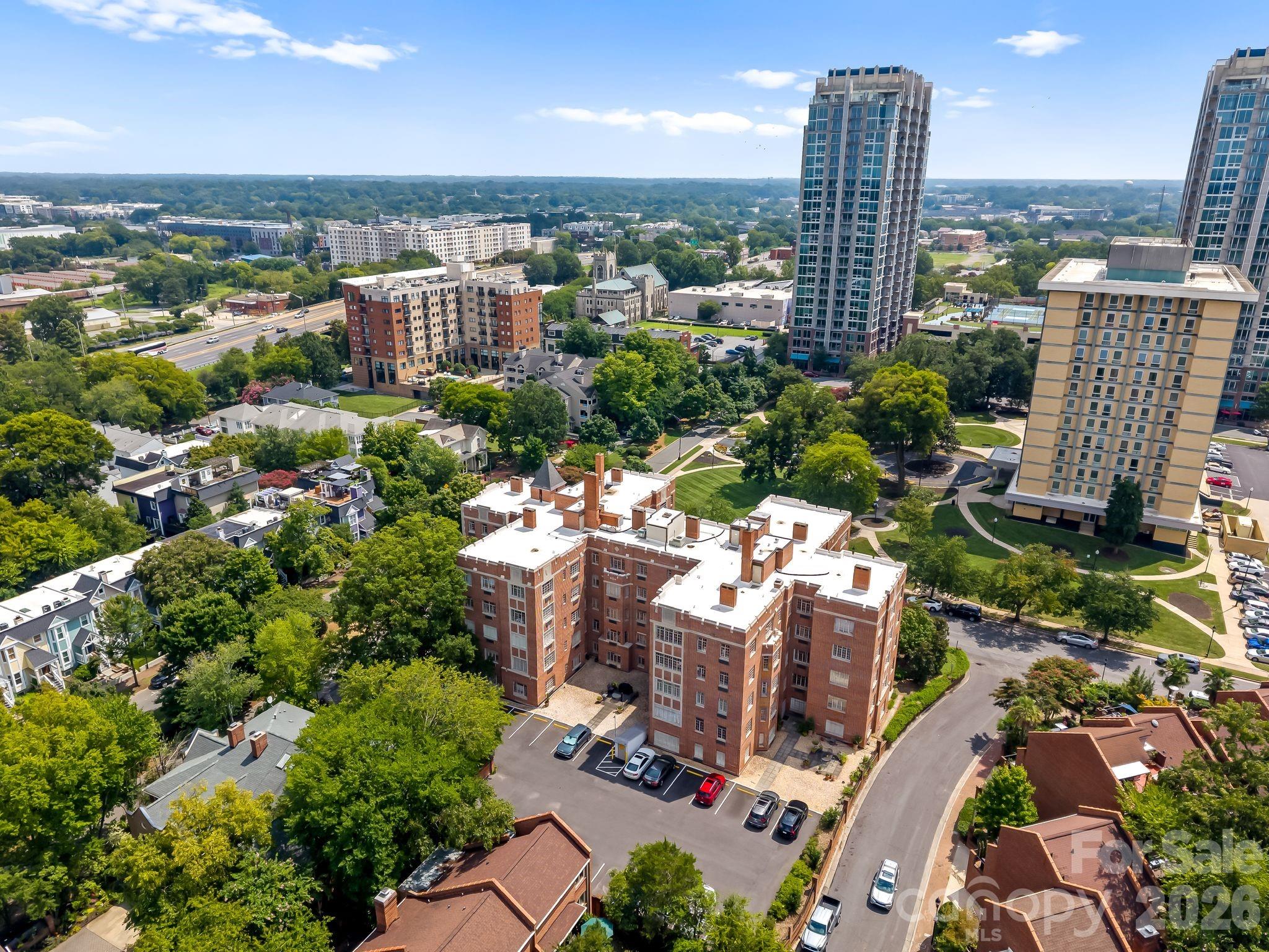 301 W 10th Street Unit: 407