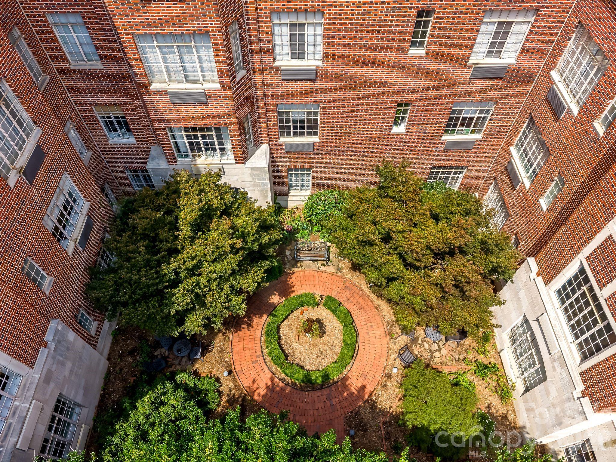 301 W 10th Street Unit: 407