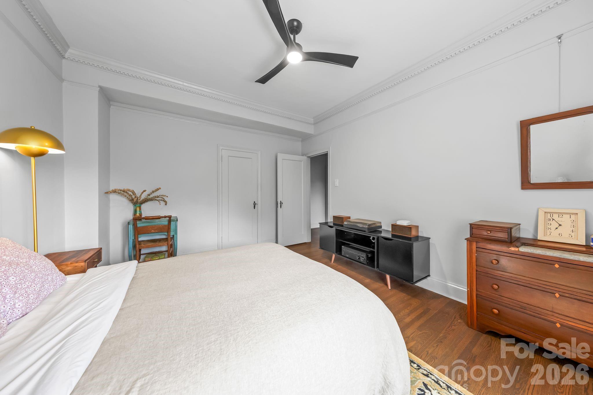 301 W 10th Street Unit: 407