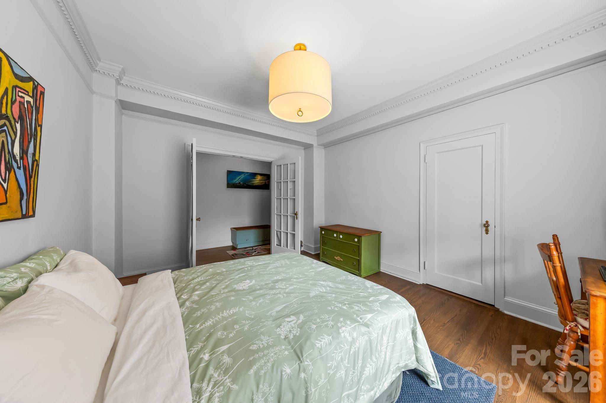 301 W 10th Street Unit: 407
