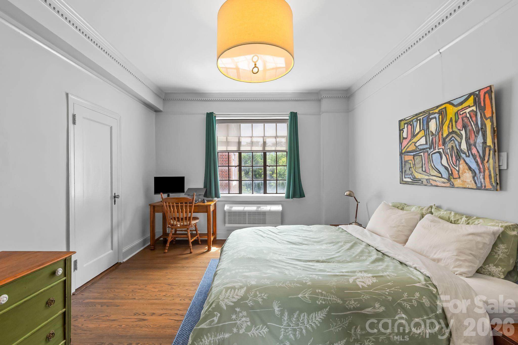 301 W 10th Street Unit: 407