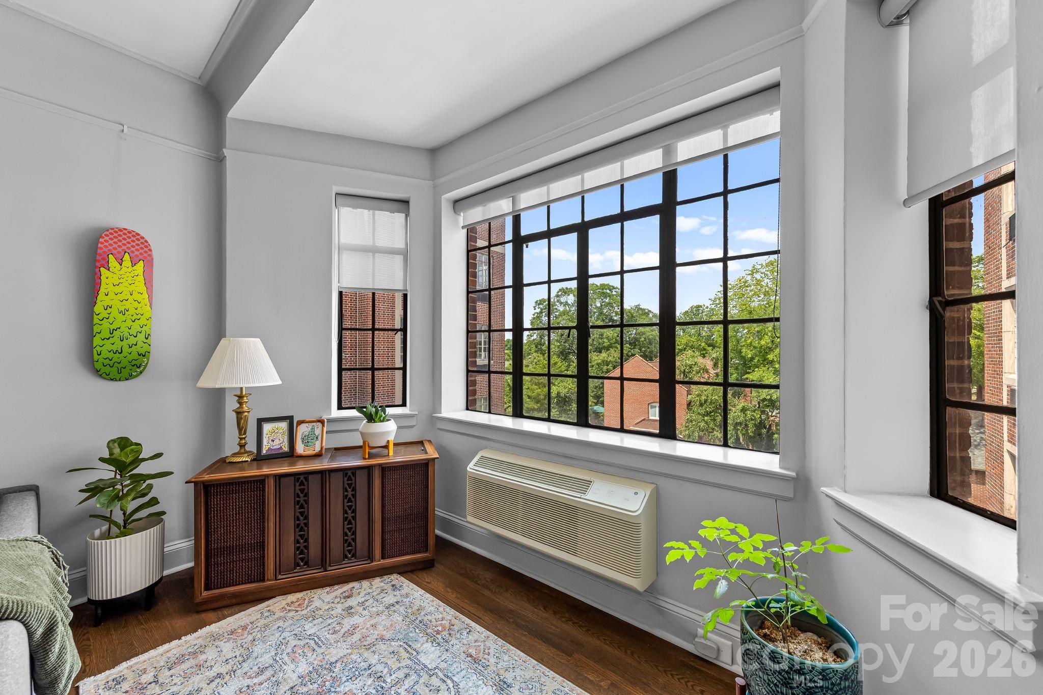 301 W 10th Street Unit: 407
