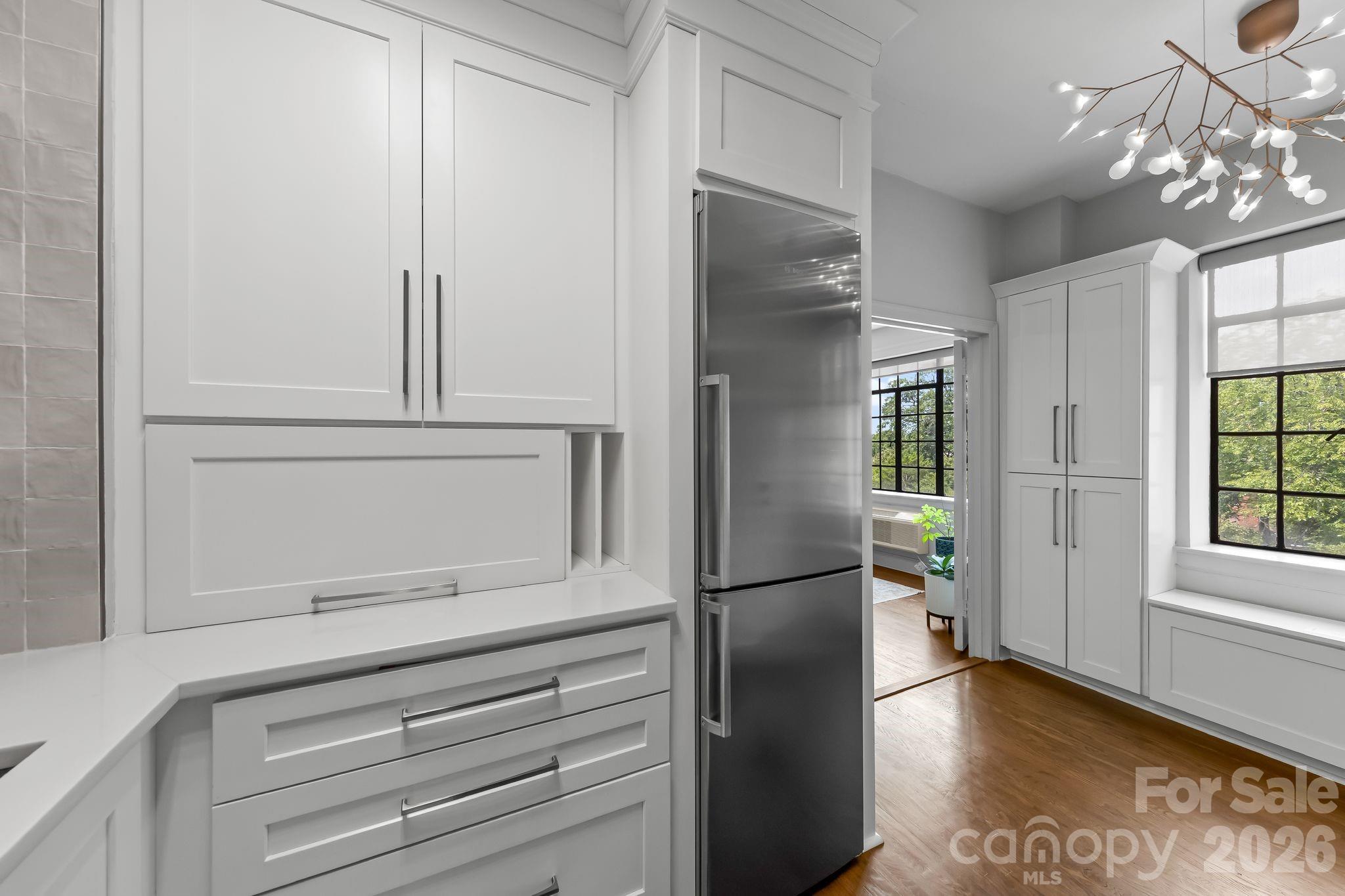 301 W 10th Street Unit: 407