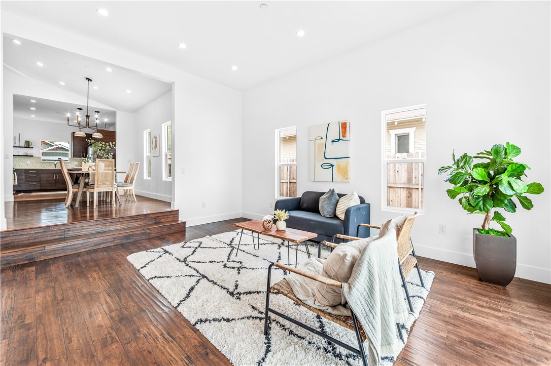 3627 E Vermont Street