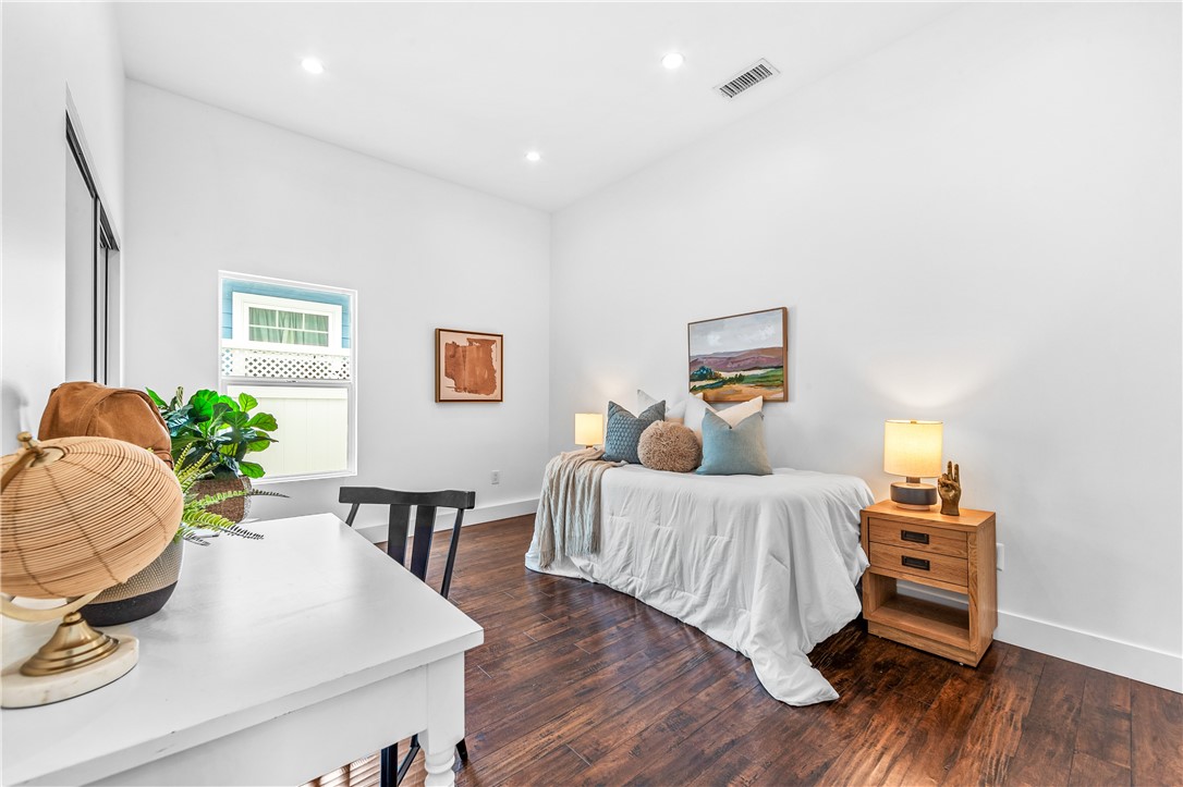 3627 E Vermont Street