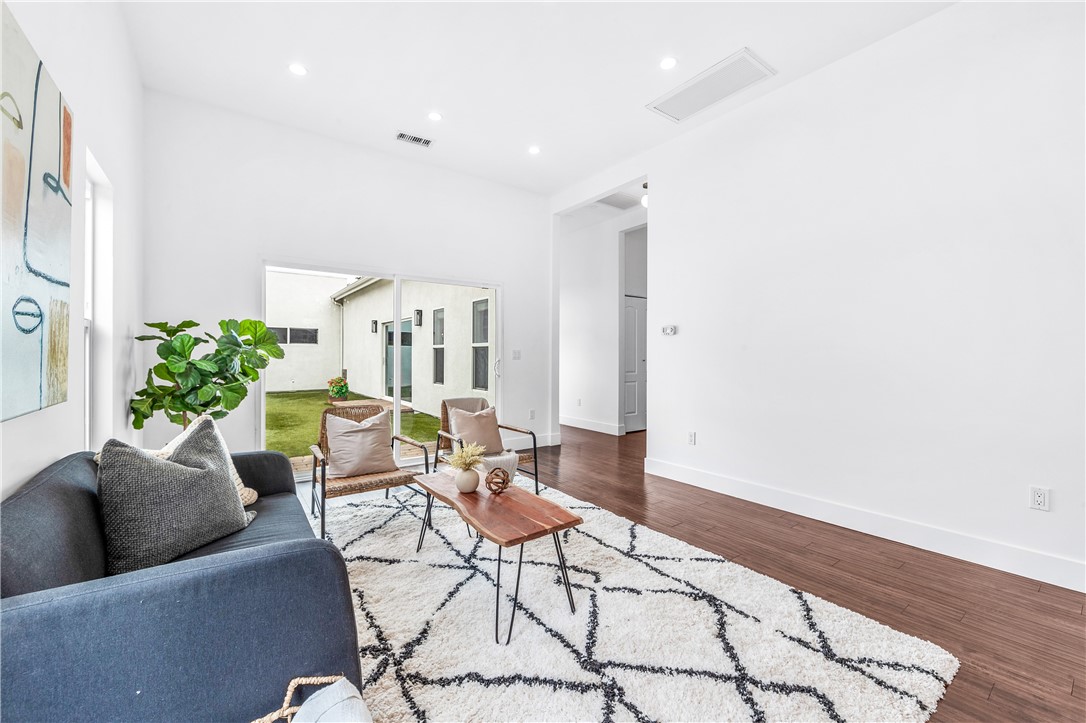 3627 E Vermont Street