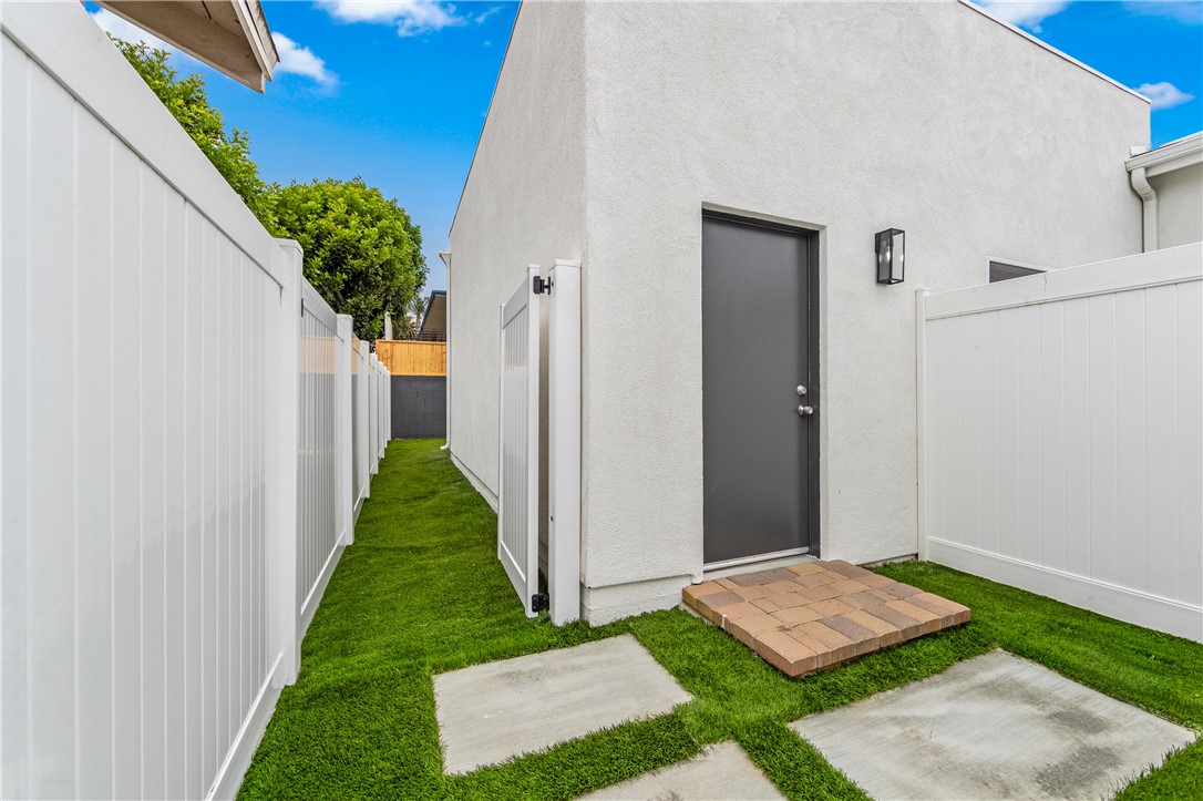 3627 E Vermont Street