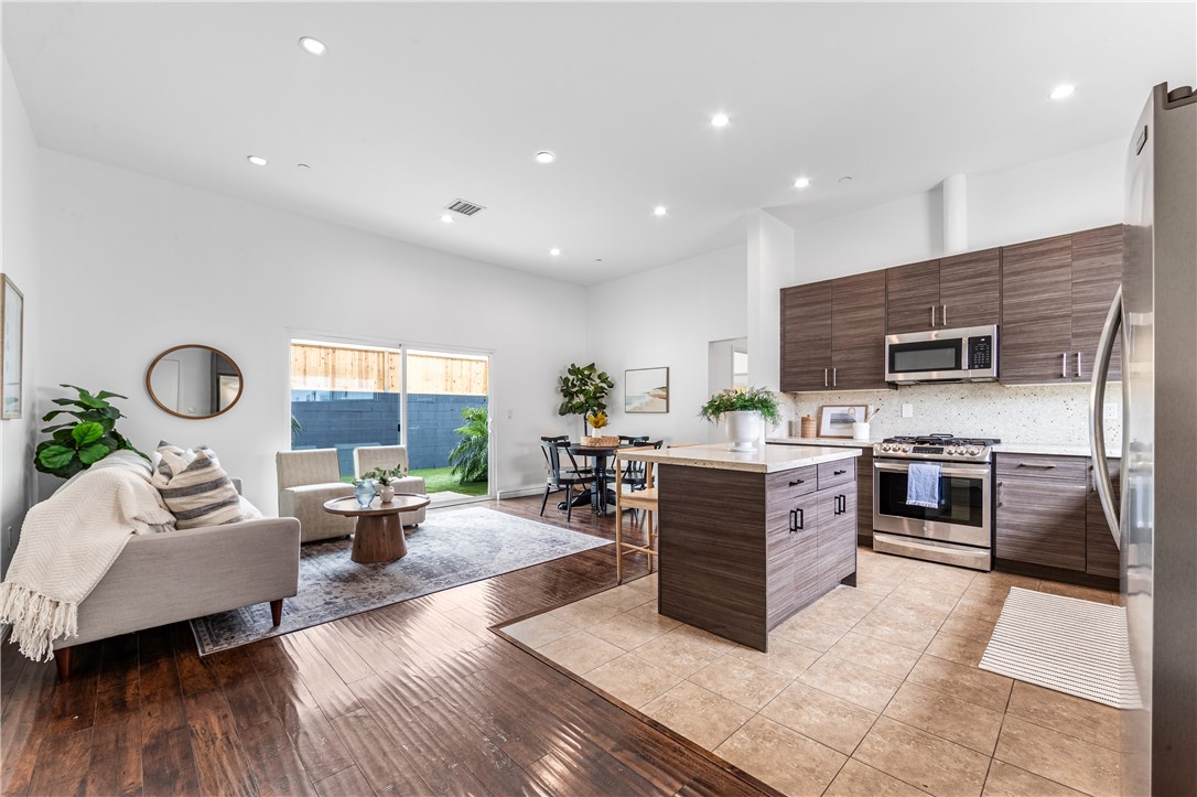 3627 E Vermont Street