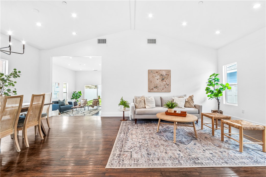 3627 E Vermont Street