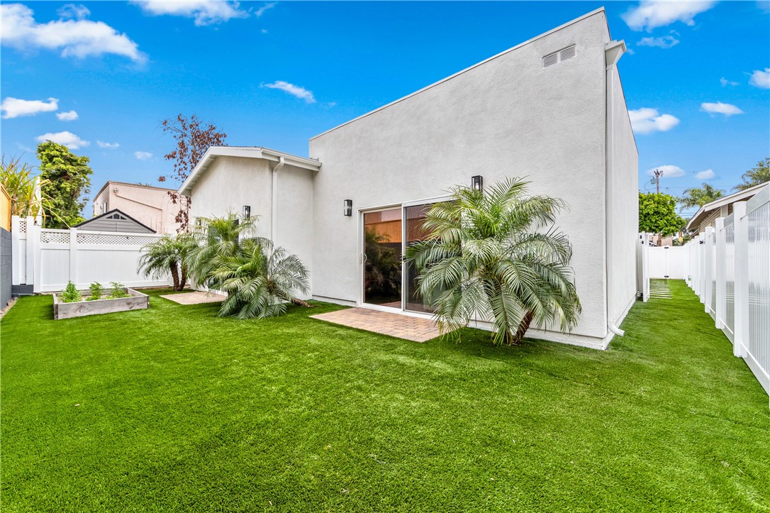 3627 E Vermont Street