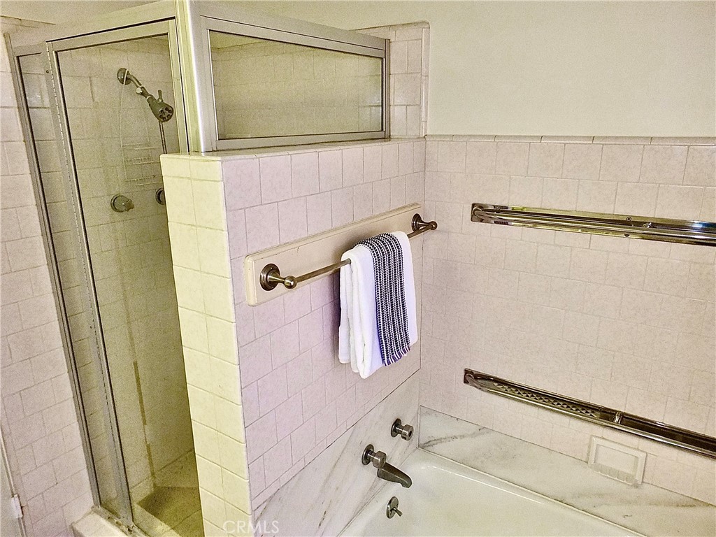 600 W Terrylynn Place