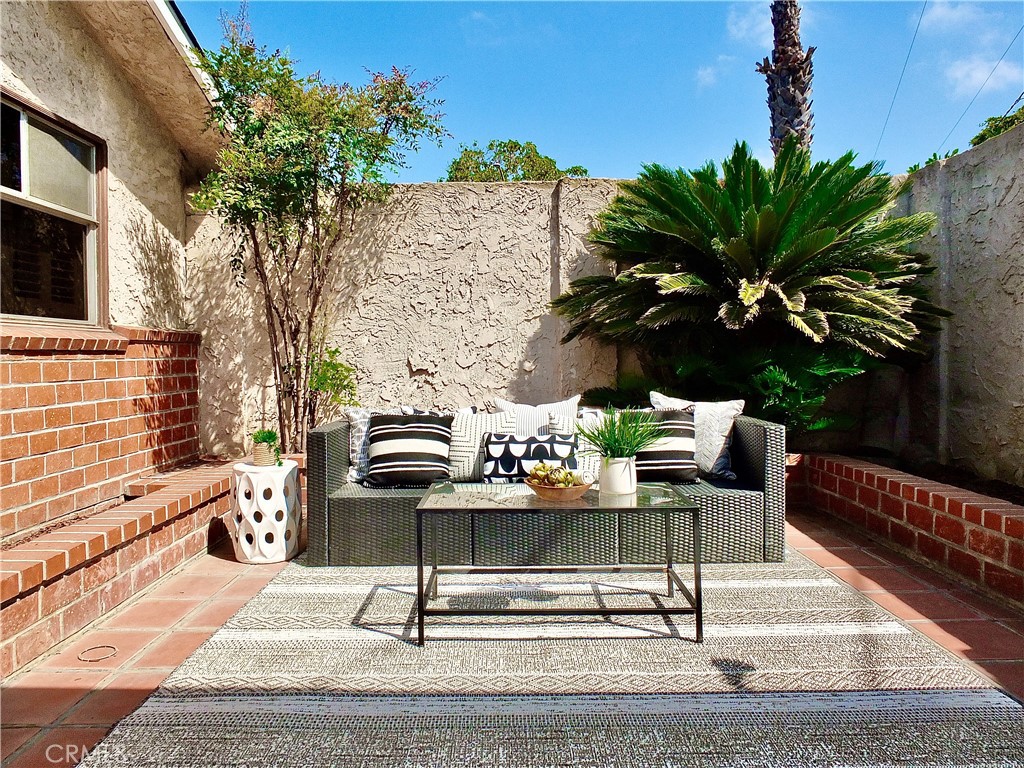 600 W Terrylynn Place