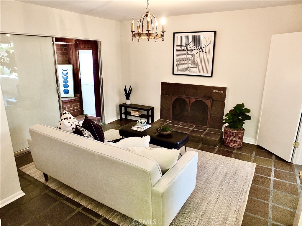 600 W Terrylynn Place