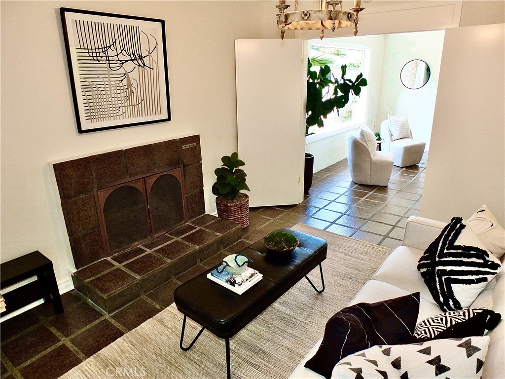 600 W Terrylynn Place