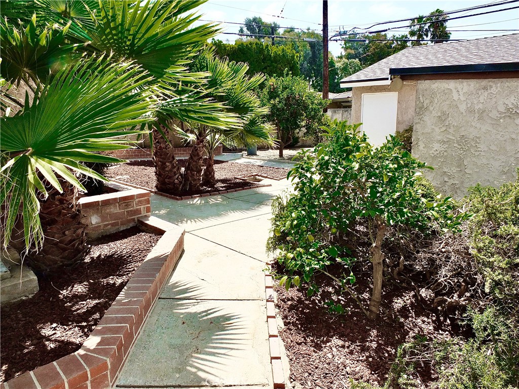 600 W Terrylynn Place