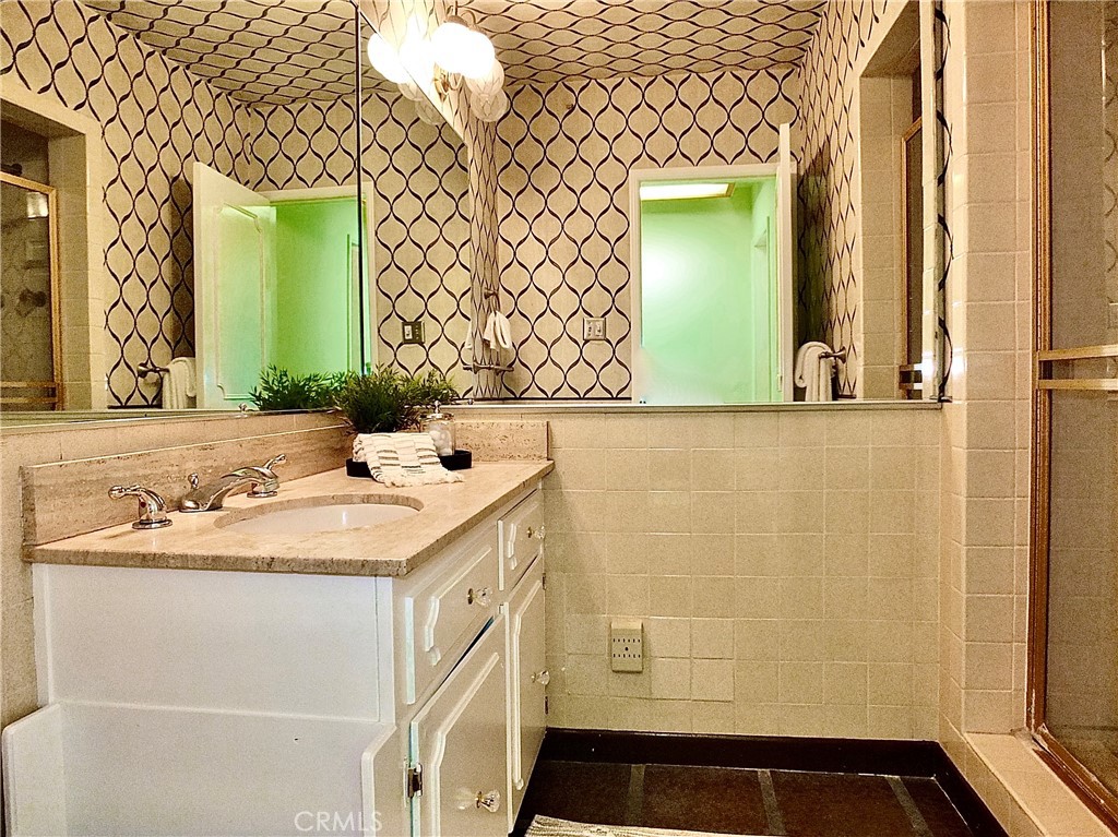 600 W Terrylynn Place