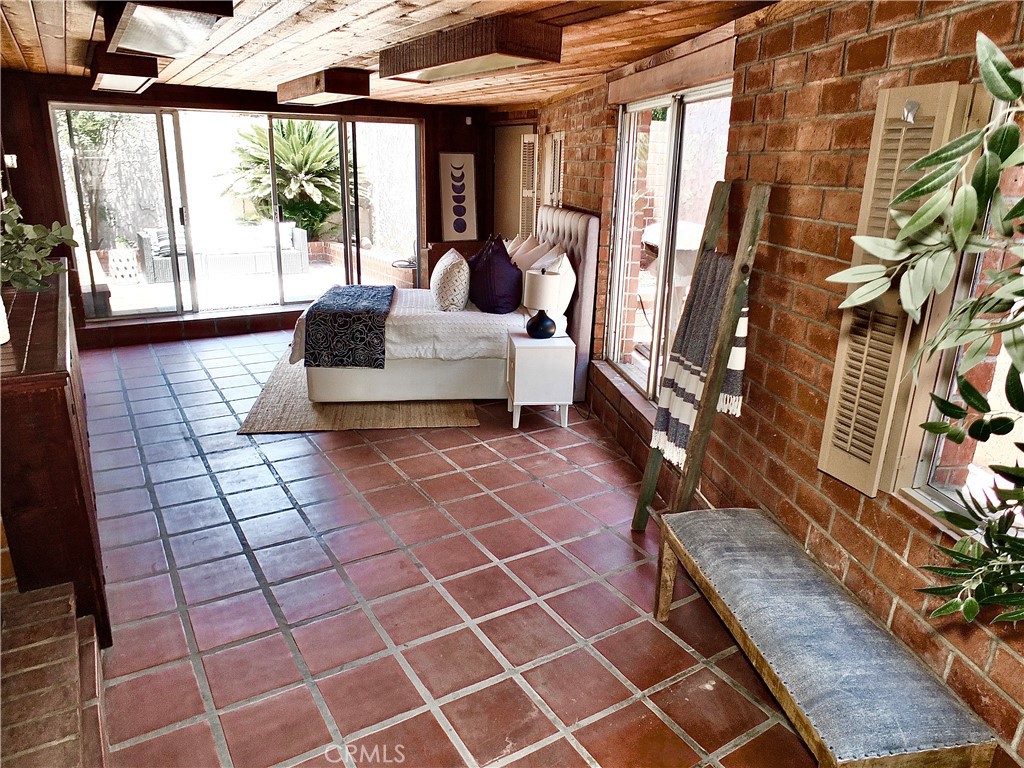 600 W Terrylynn Place