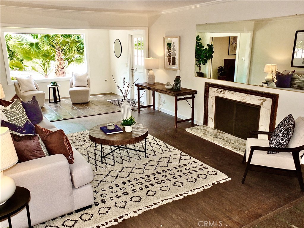 600 W Terrylynn Place