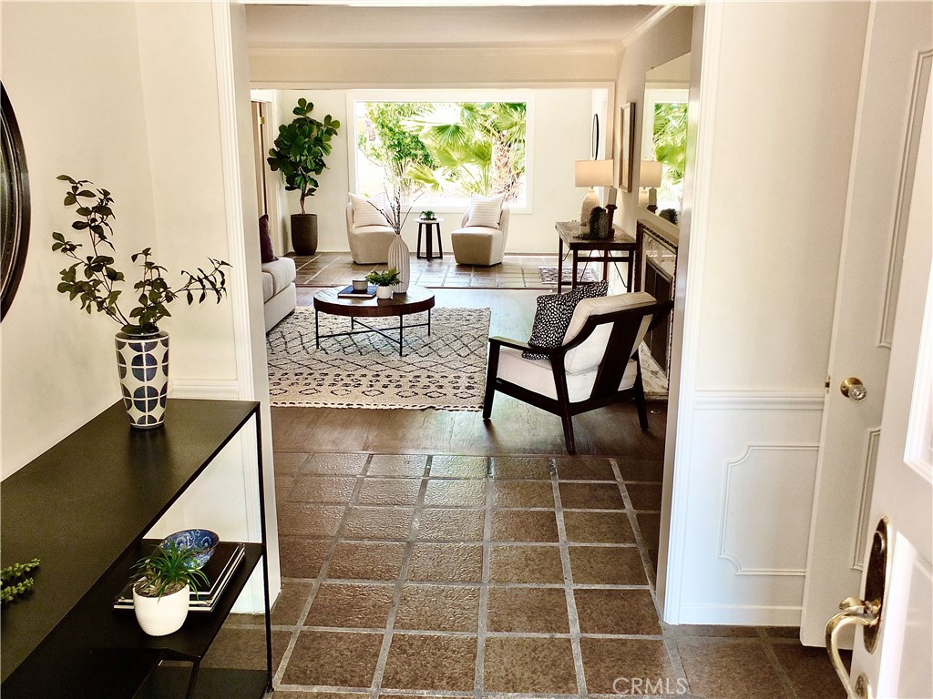 600 W Terrylynn Place