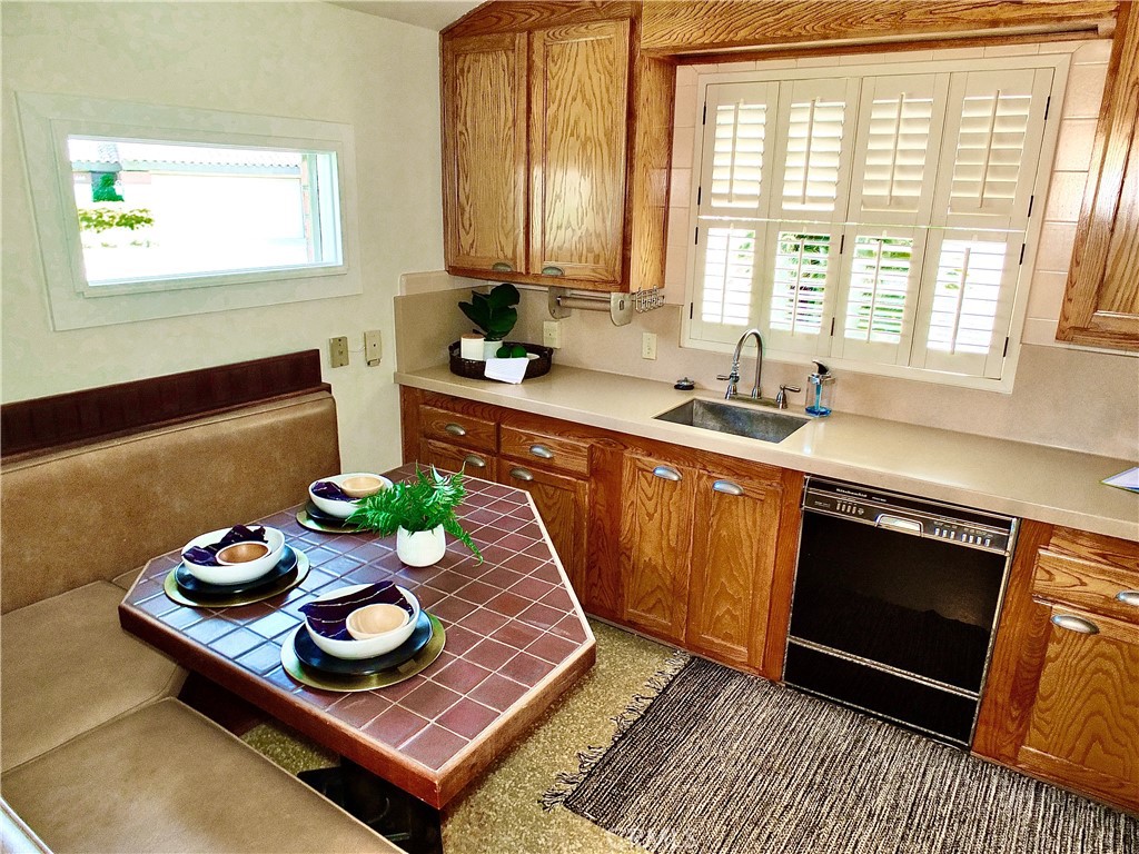 600 W Terrylynn Place