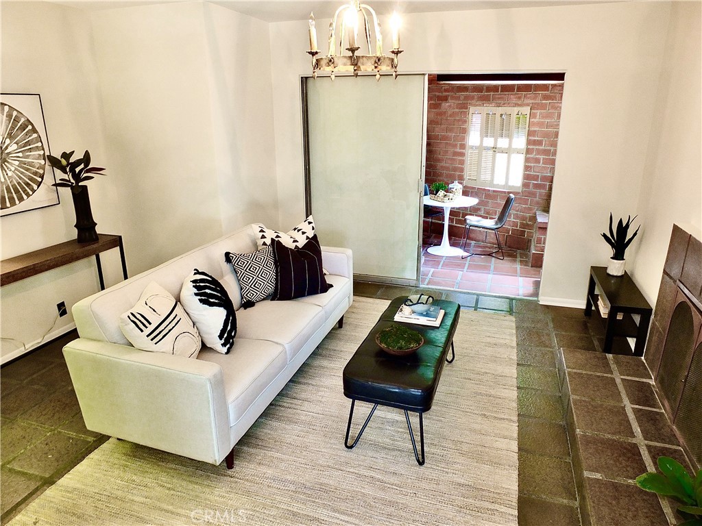 600 W Terrylynn Place