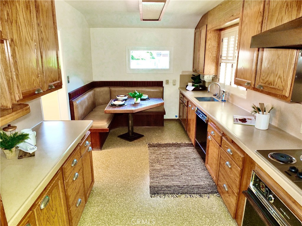 600 W Terrylynn Place