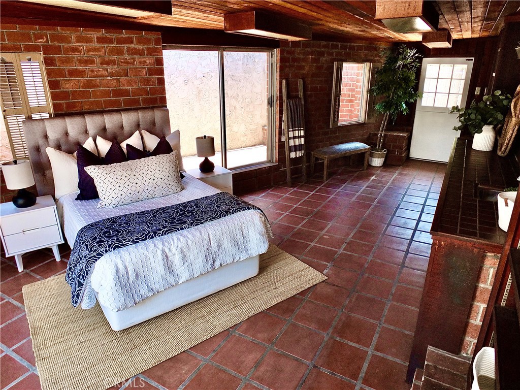 600 W Terrylynn Place