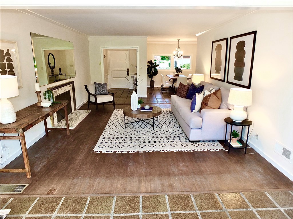 600 W Terrylynn Place