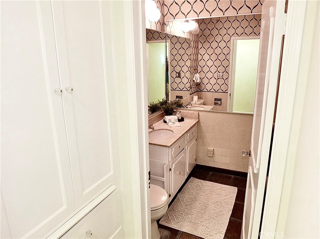 600 W Terrylynn Place