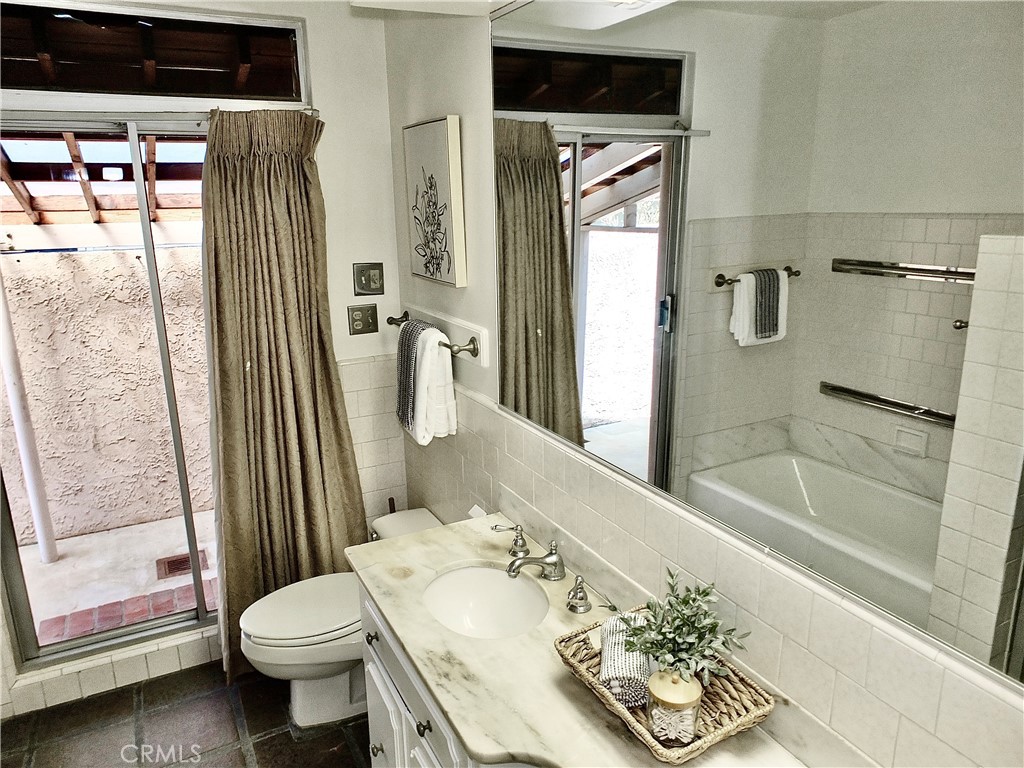 600 W Terrylynn Place