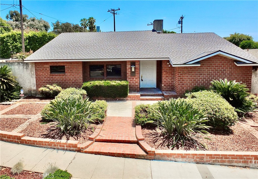 600 W Terrylynn Place