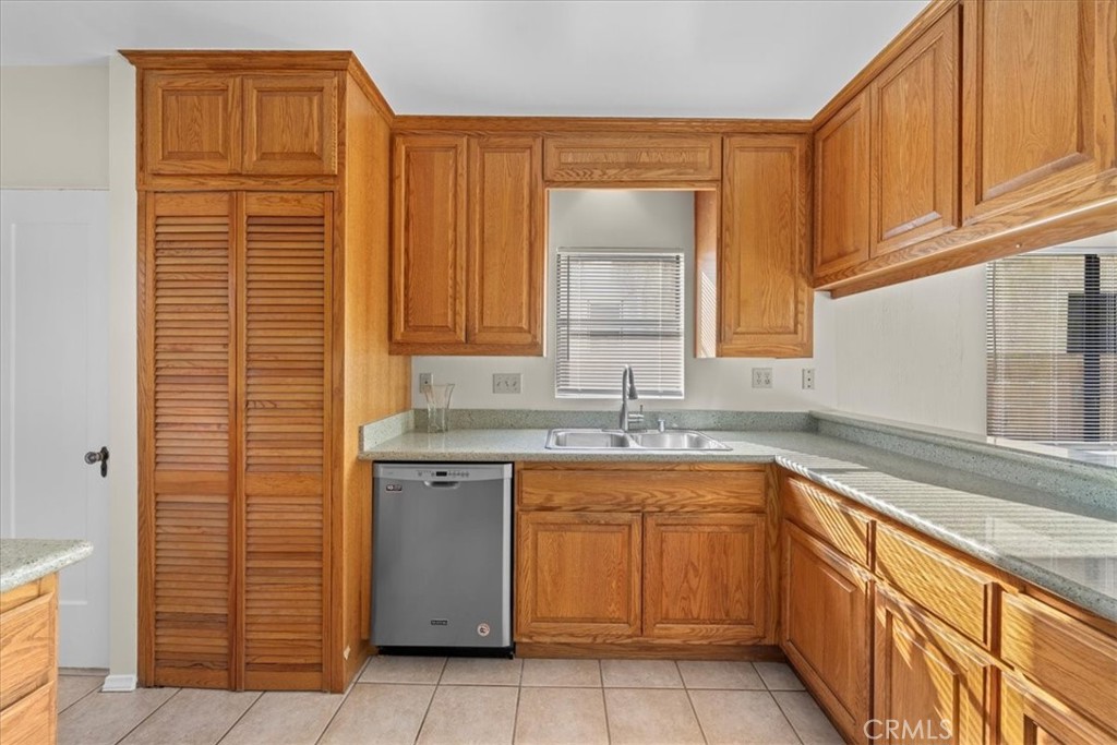 3736 Cerritos Avenue