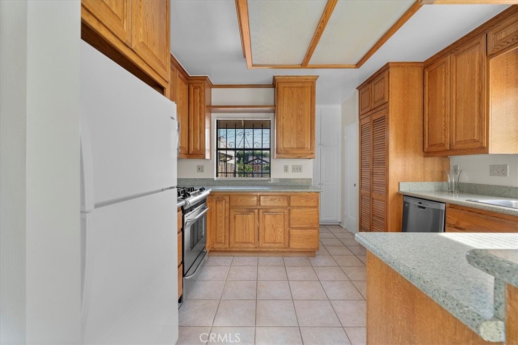 3736 Cerritos Avenue