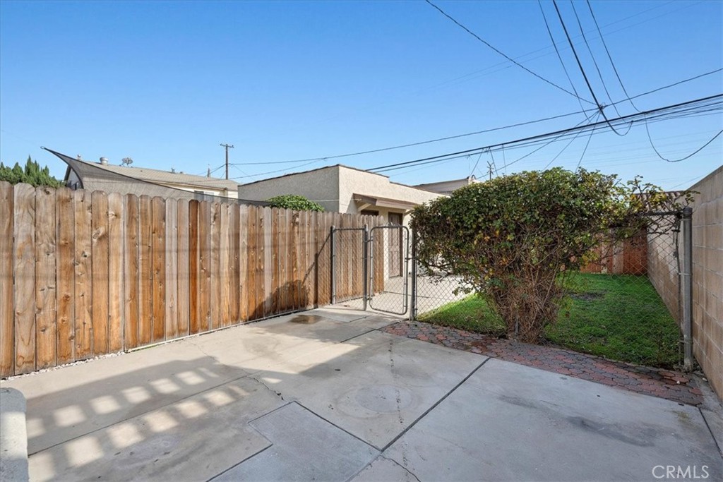 3736 Cerritos Avenue