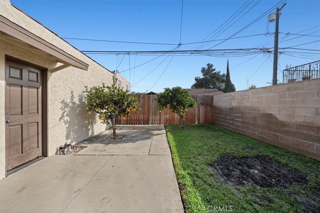 3736 Cerritos Avenue