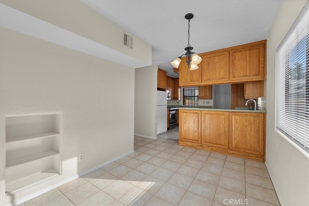 3736 Cerritos Avenue