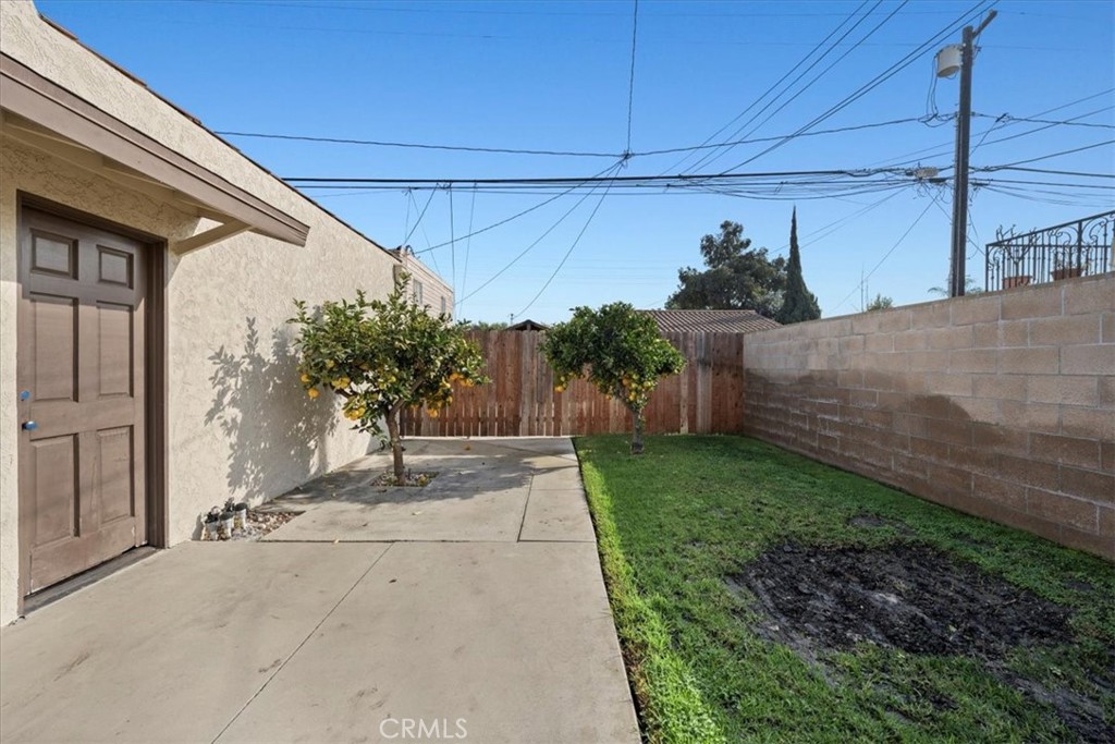 3736 Cerritos Avenue