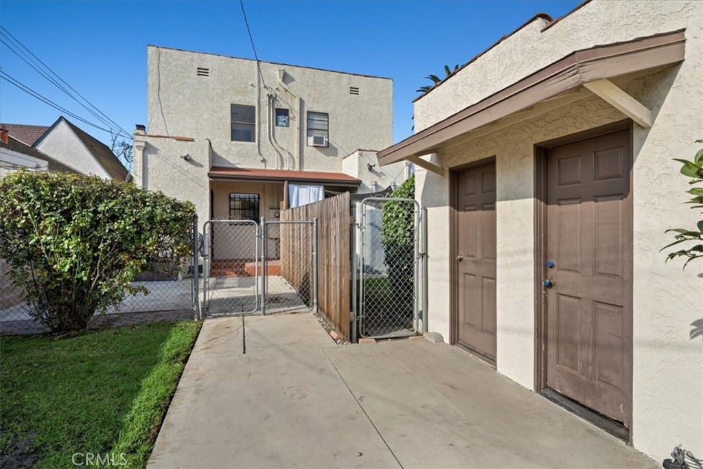 3736 Cerritos Avenue