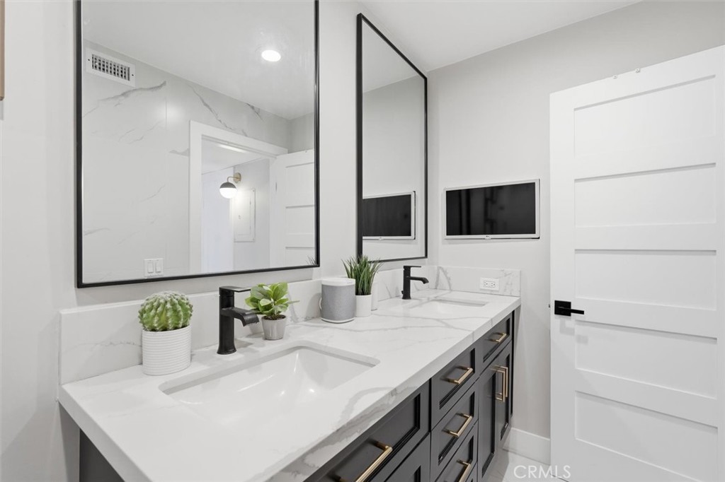 1140 E Ocean Blvd 141