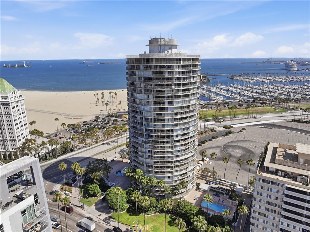 700 E Ocean Boulevard 2002
