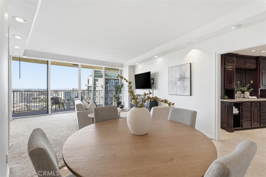 700 E Ocean Boulevard 2002