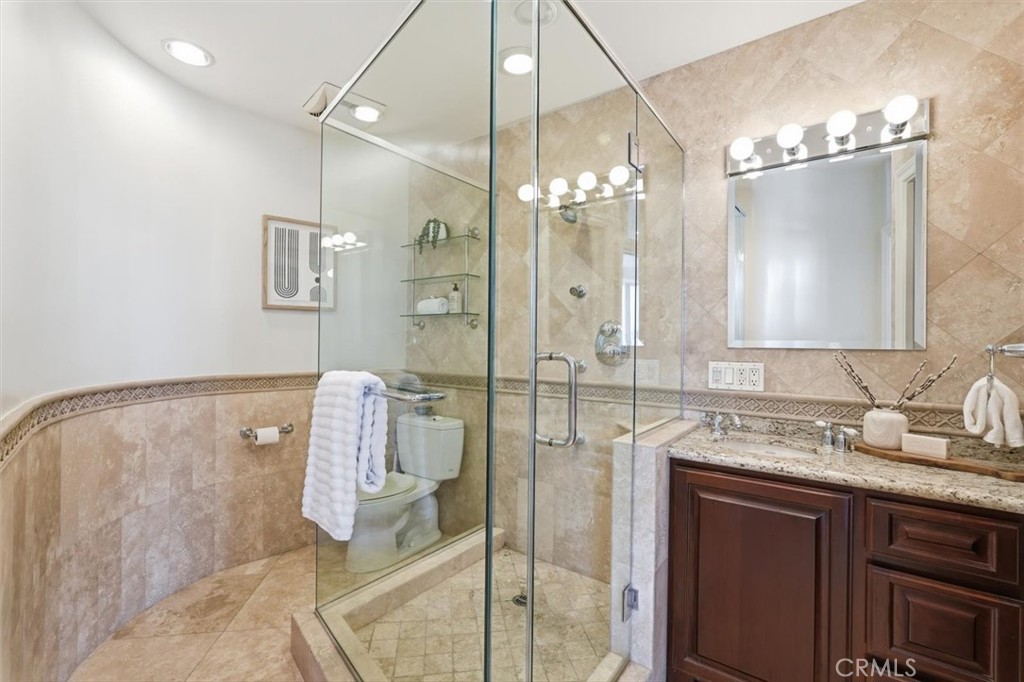 700 E Ocean Boulevard 2002