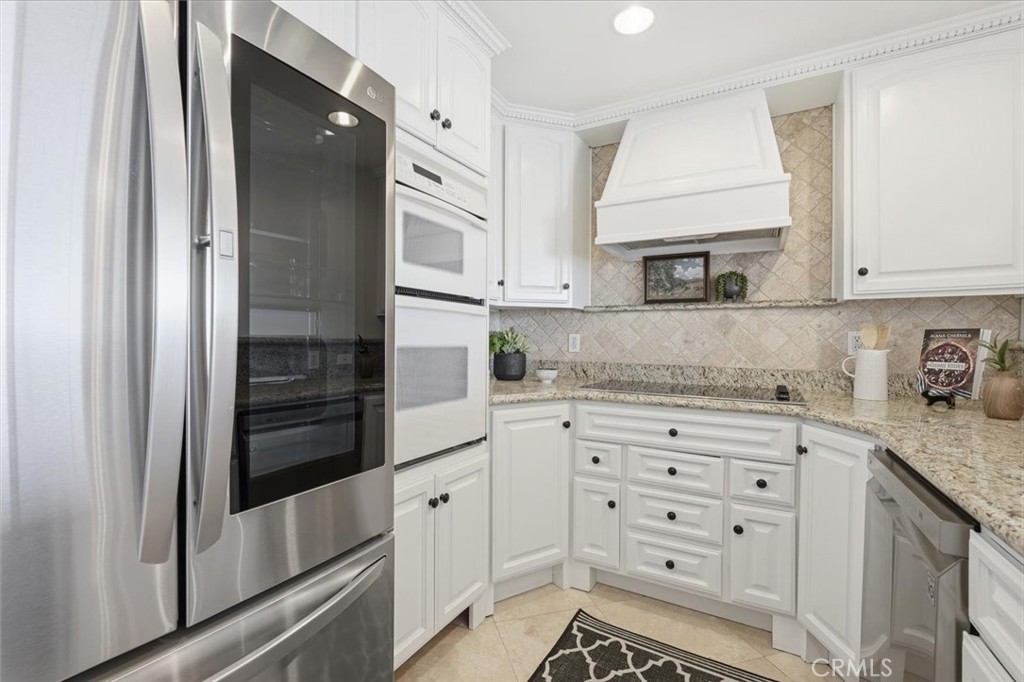 700 E Ocean Boulevard 2002