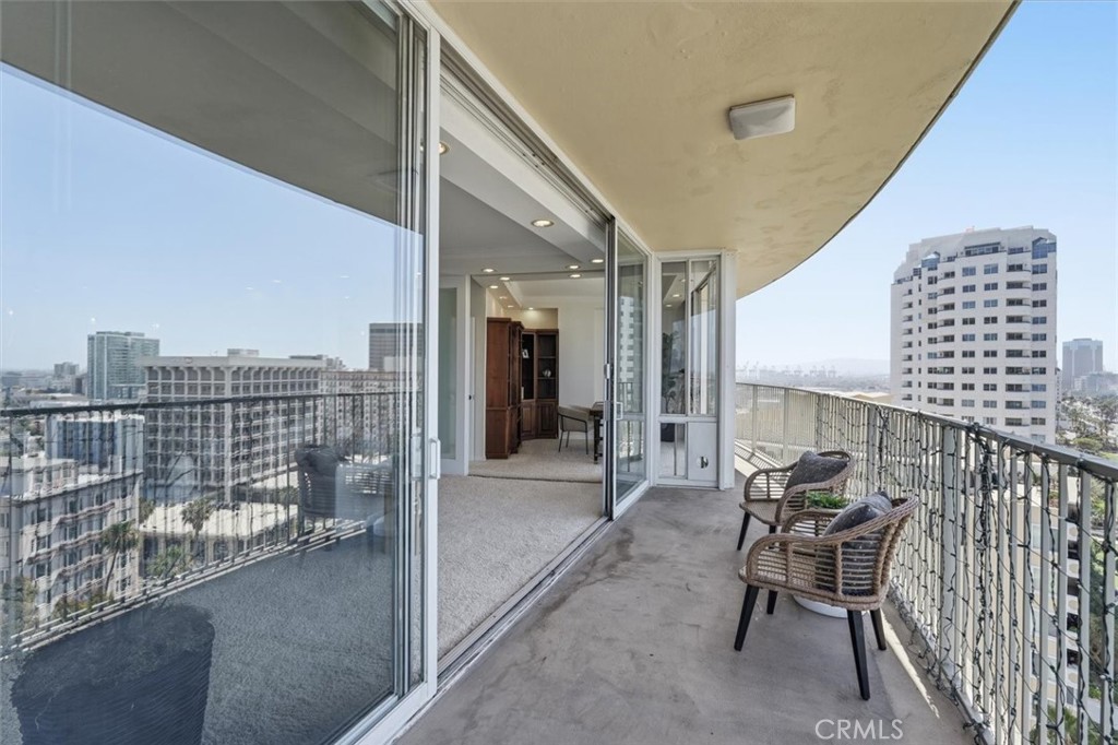 700 E Ocean Boulevard 2002