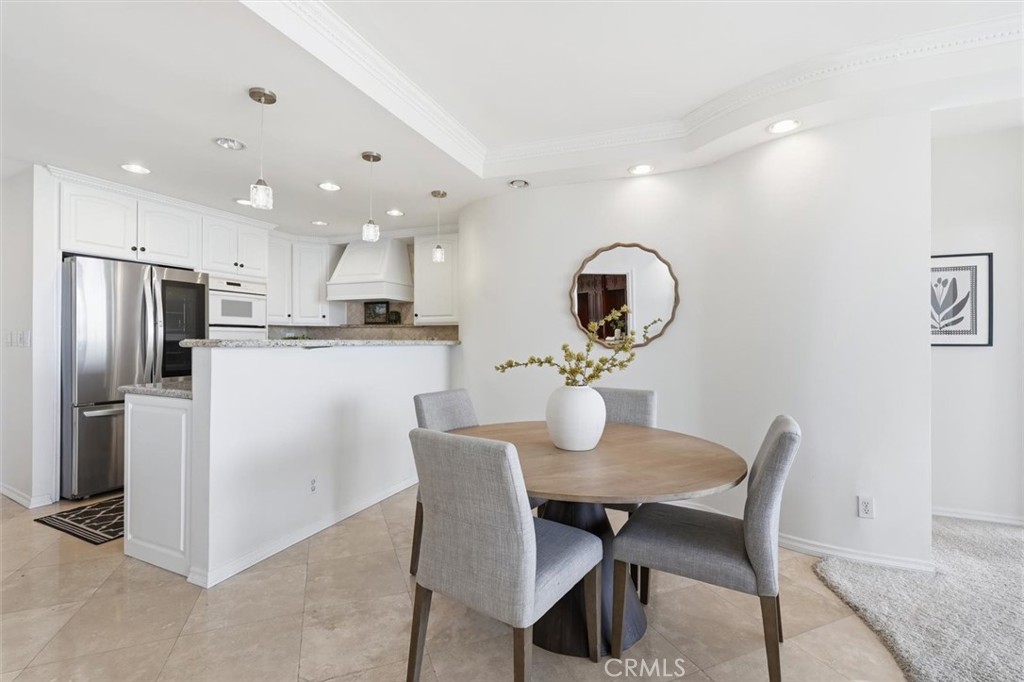 700 E Ocean Boulevard 2002