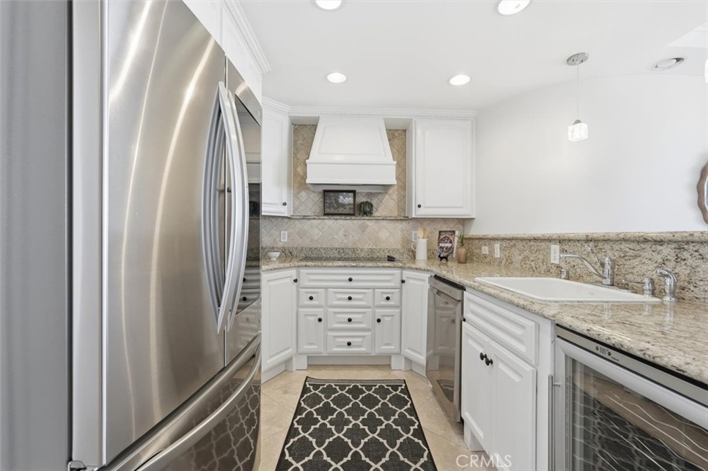 700 E Ocean Boulevard 2002