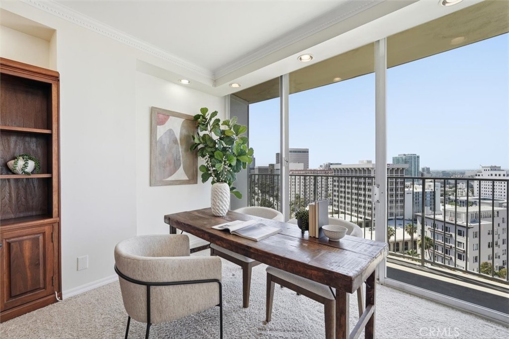 700 E Ocean Boulevard 2002